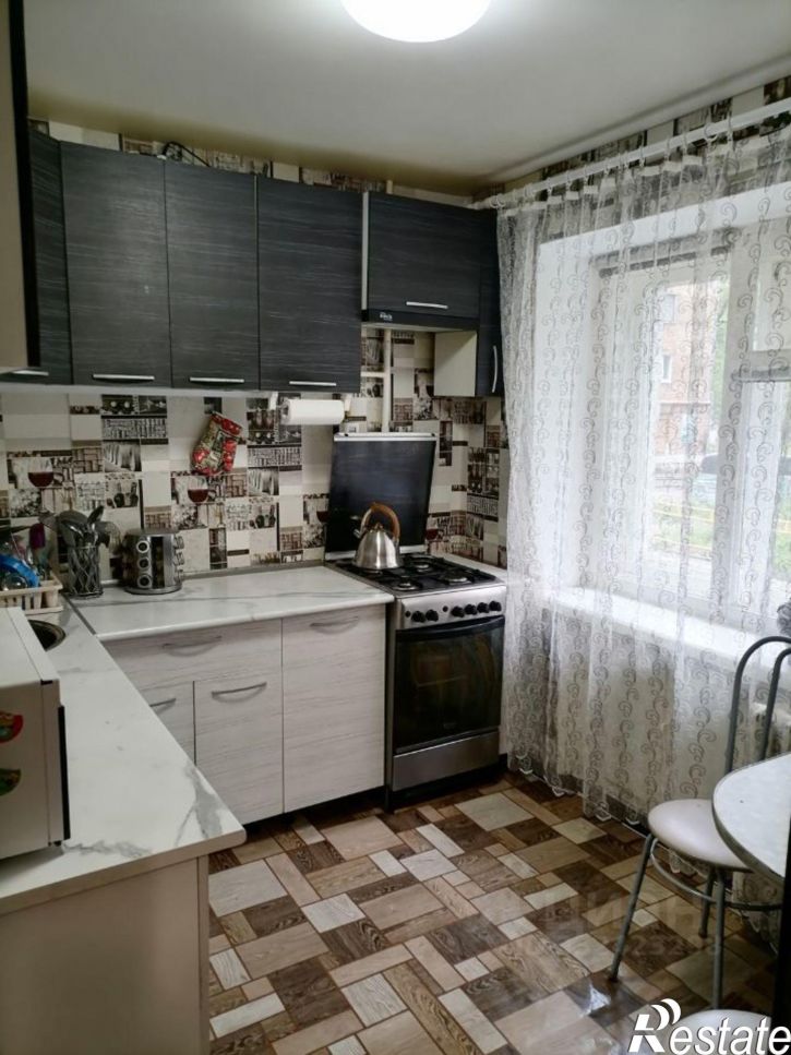 3-комн квартира ул Титова, 10,  д. 10